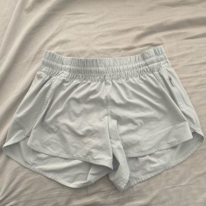 Lululemon 4in shorty Hot Sz 10